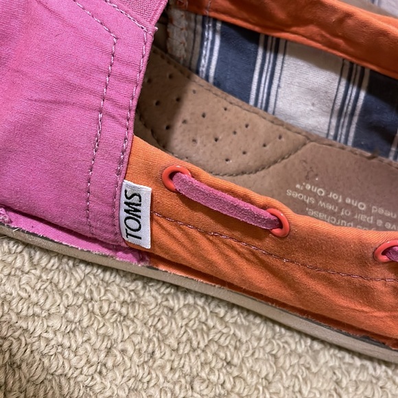 TOMS pink and orange slip ons- size 8 - Picture 3 of 7